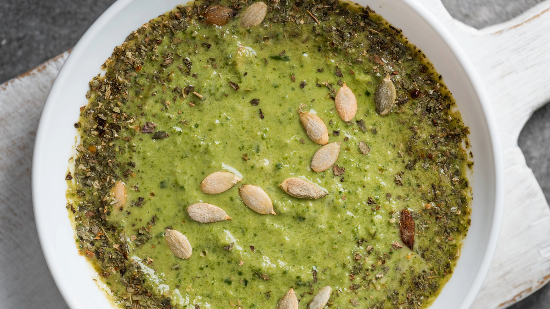 Spinach Hummus with Pumpkin Seeds (Ve)