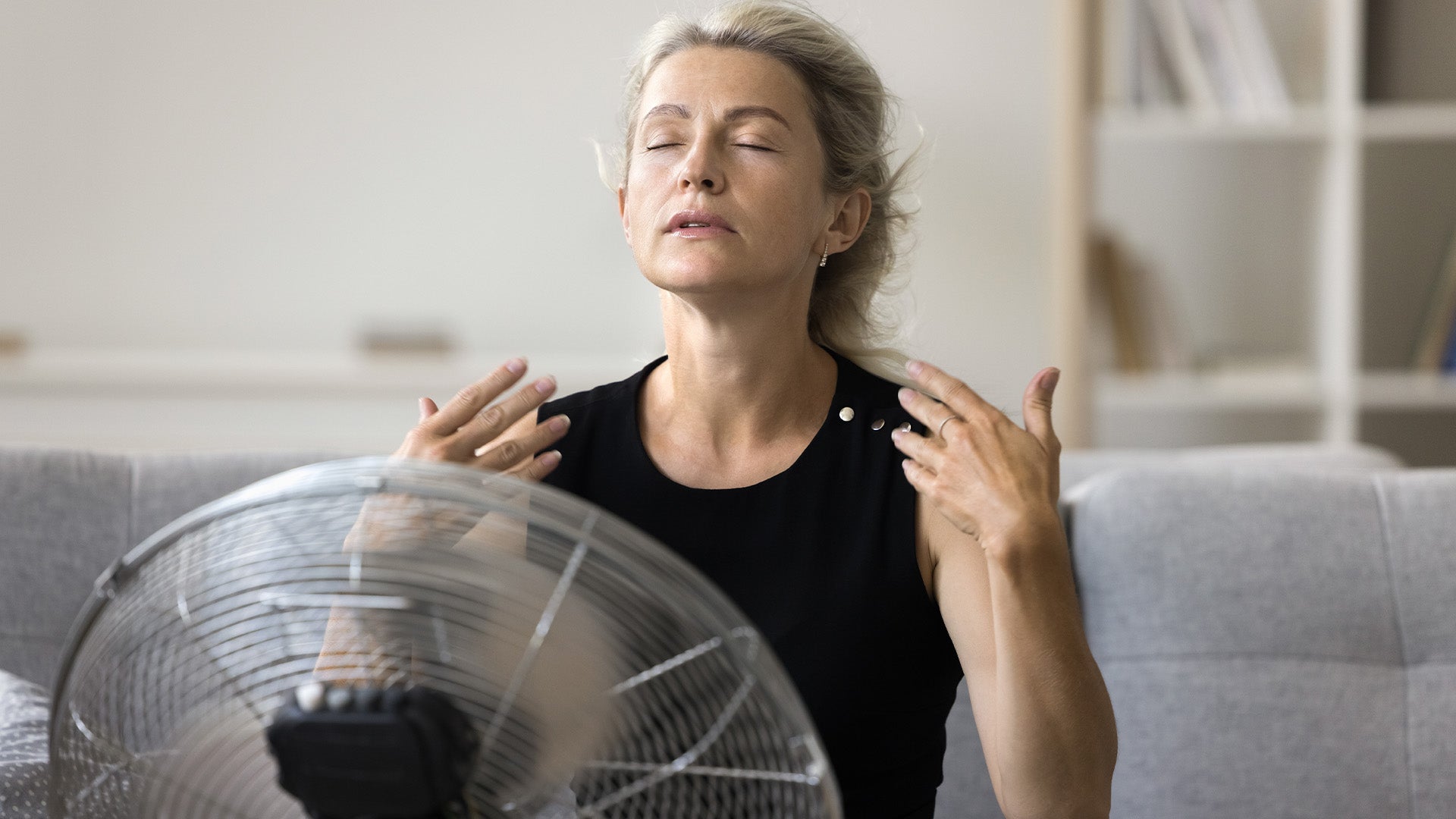 Hot flushes in summer: what actually helps